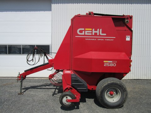 Presse à balles rondes Gehl 2580