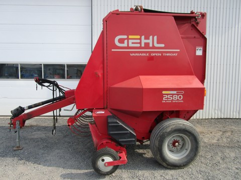 Presse à balles rondes Gehl 2580