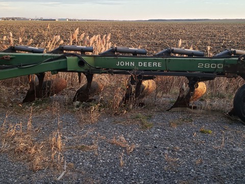 Plow John Deere 2800