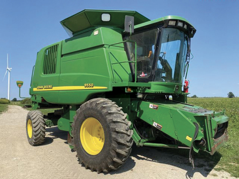 Moissonneuse-batteuse John Deere 9550