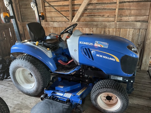 Lawn tractor New Holland 