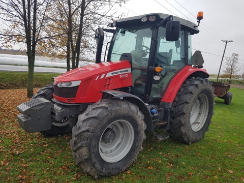 Massey Ferguson 5613