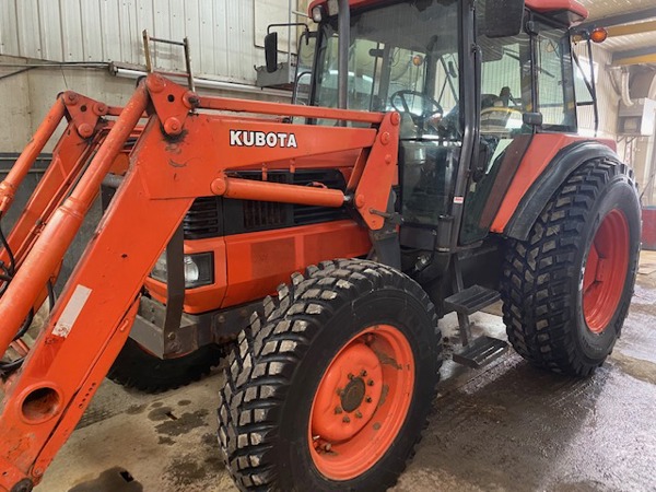 Tractor Kubota M100